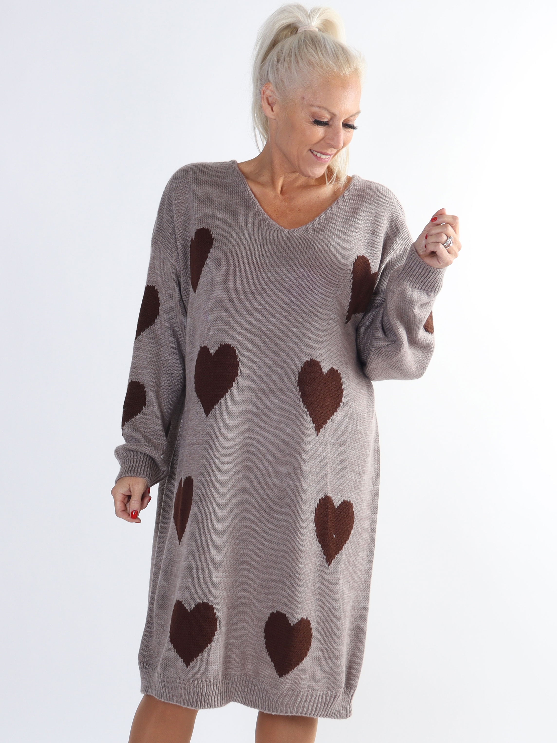 Lela - Plus size strikkjole med hjerter